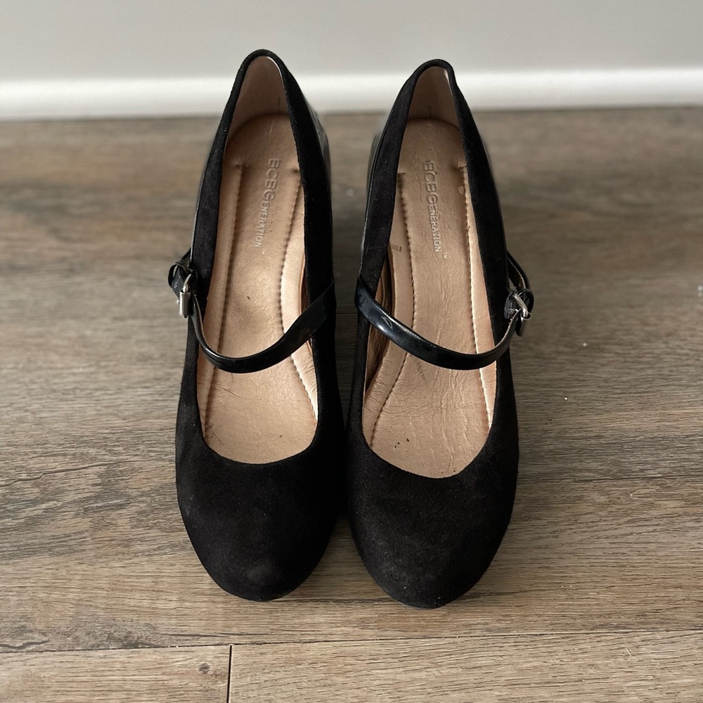 BCBG Generation Black Wedge Heels for Women Size 7.5